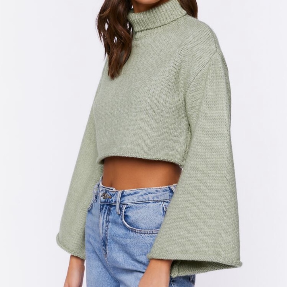 NEW WITH TAGS CROPPED TURTLENECK SWEATER